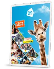 Tablet met Albert Heijn spaarcampagne, giraffe en collage van uitjes. Tekst: ‘2e kaartje gratis’ en ‘Spaar voor 300+ uitjes’.