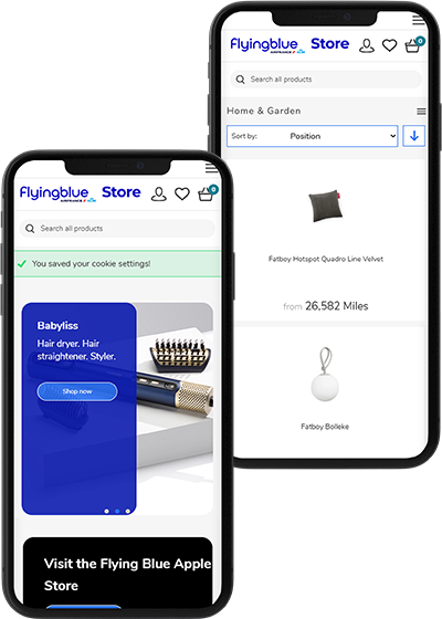 Twee telefoons met daarin een screenshot van het KLM Flying Blue loyaliteitsprogramma